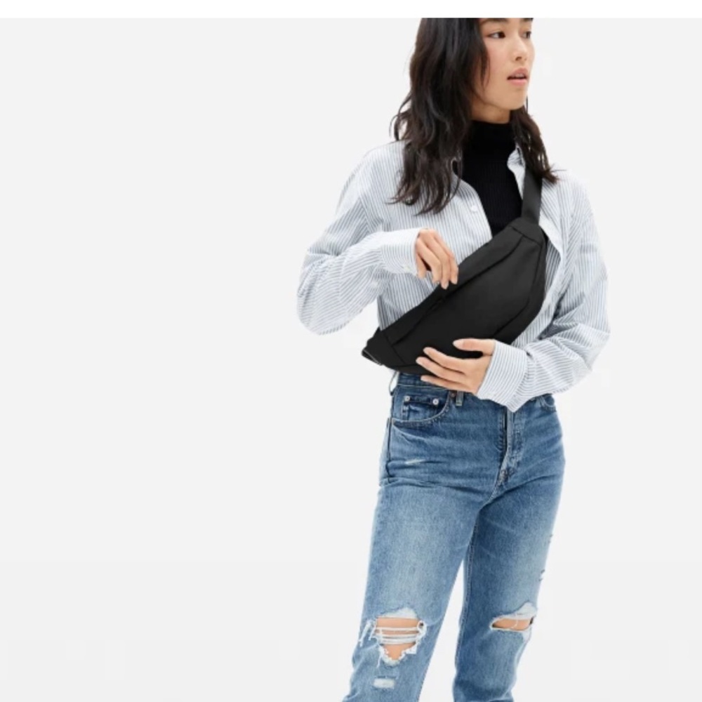 Everlane Black Crossbody Bag Sleek Everyday Essential